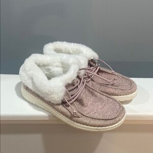 Hey Dude Pink and White Britt youth with Plush Lining youth 4 ladies 5 worn once